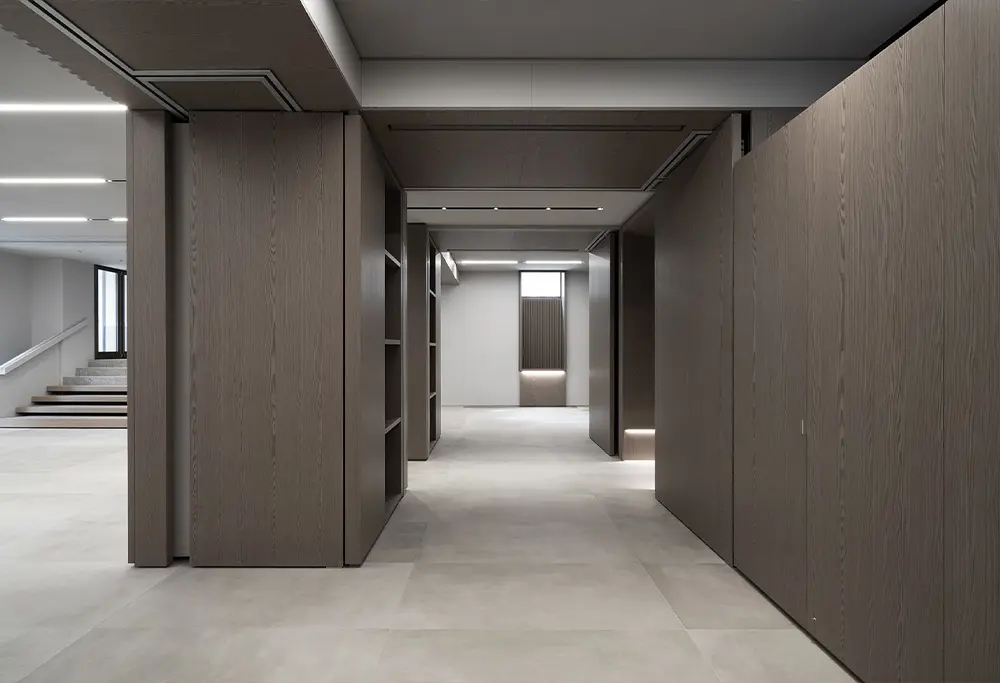 Gray Oak veneer of the wall board